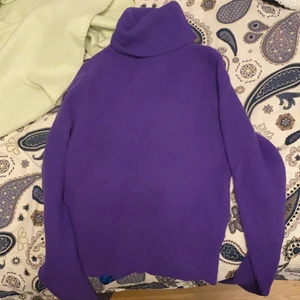 Stickad turtle neck  - Elegant och fin lila turtle neck från zara!😍😍