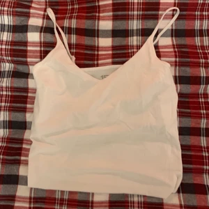 Linne - Fint Vitt basic linne som aldrig är använd. Köparen står för frakt 