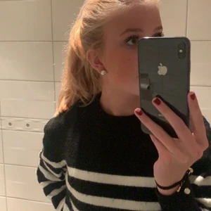 Randig tröja - Säljer min populära stickade tröja från hm som inte kommer till andvändning. Väldigt bra skick! 