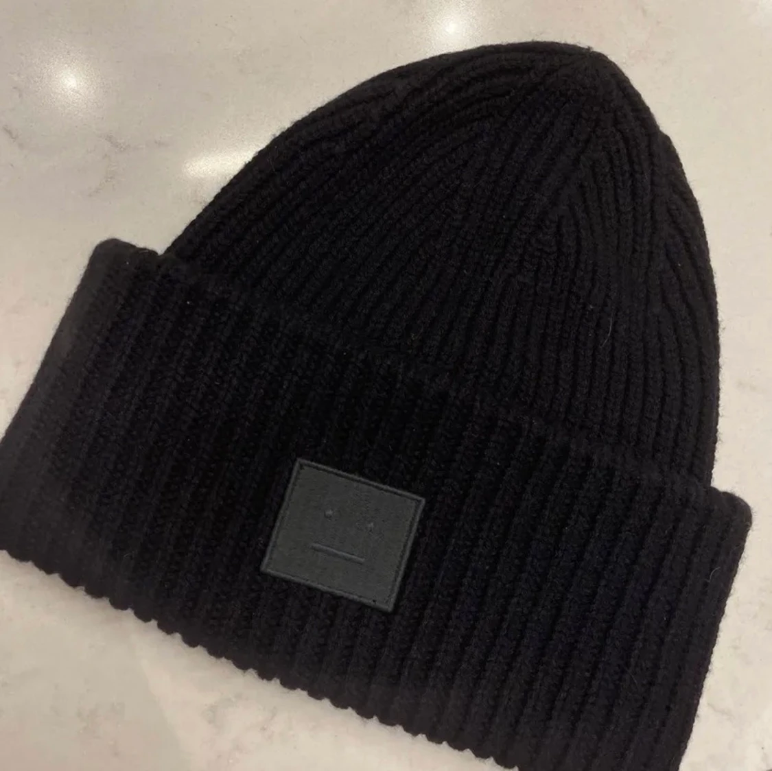 Acne mössa - 90