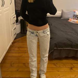 Säljer dessa Lowwait Lee jeans pga de inte kommer till användning. Knappt använa och i super bra skick, högst budgivning i komentarerna eller rimligt pris. Min 150kr, köpare står för frakt.