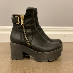 Boots - Johnny bulls - Storlek 36. Köparen står för frakt.