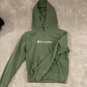 Grön champion hoodie i bra skick🤩 köparen står för frakt 