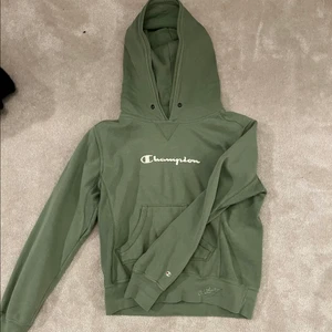 Grön champion hoodie - Grön champion hoodie i bra skick🤩 köparen står för frakt 