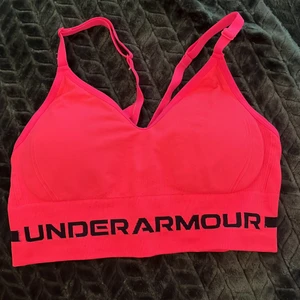Sportbh UA - Sportbh från under armour, använd ca 3 gånger! Nyskick nästan alltså! Storlek s! ❤️