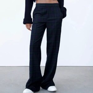 Kostymbyxor - Skitsnygga kostymbyxor från zara, oanvända med prislappen kvar. Storlek L men passar M