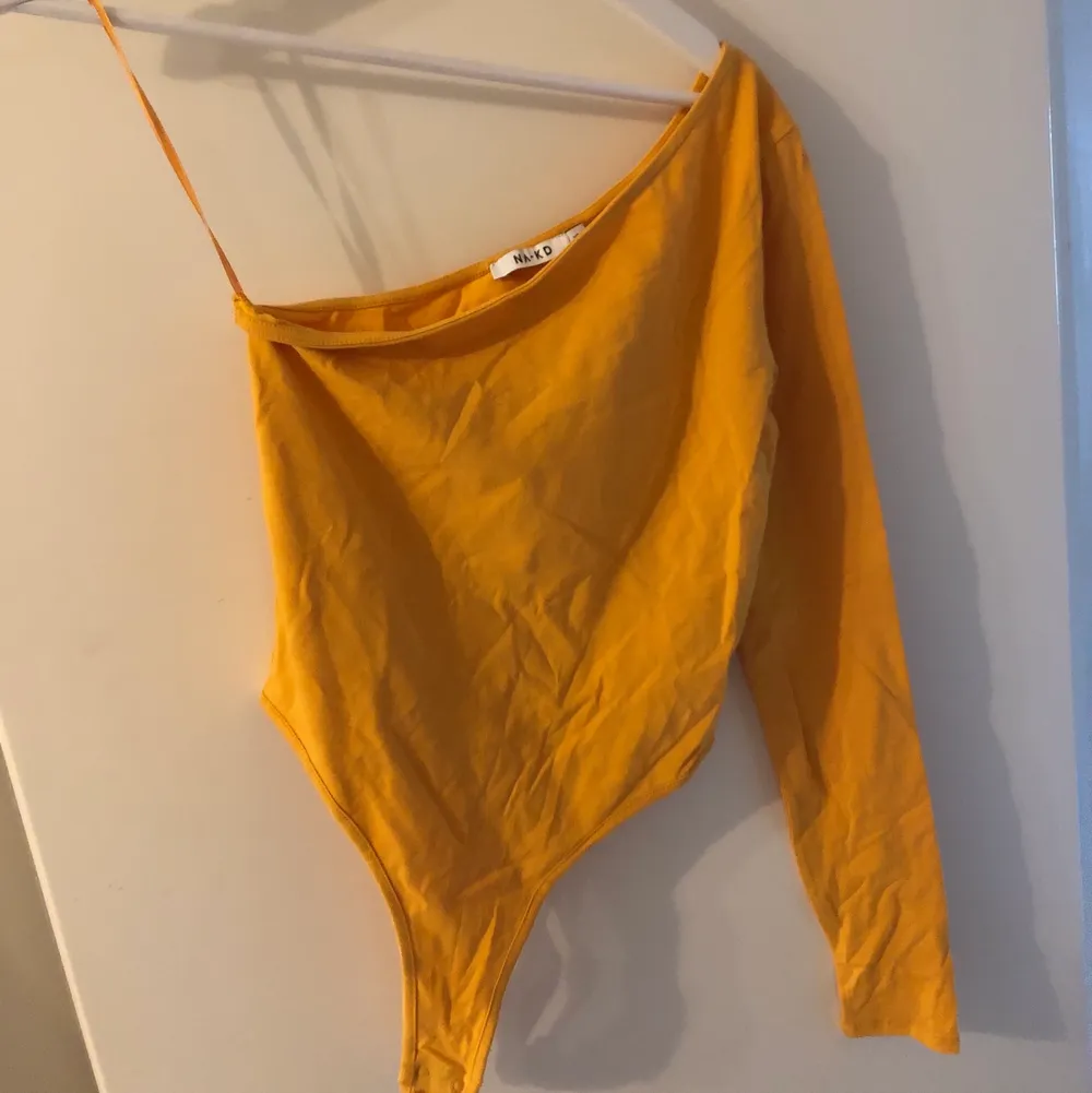 Superfin gul body från nakd som aldrig kommit till användning💛säljer för 120kr+frakt🧡. Övrigt.