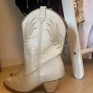Boots - Skit snygga Cowboy boots köpta här på plick men som tyvärr va försmå 