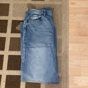 Monki jeans  - Ett par mycket fina monki jeans. De är perfekta i bredden samt längden. 