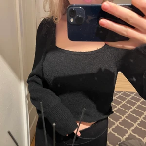 Stickad tröja  - Säljer denna fina och mysiga tröja som inte kommer till använd längre. Sälj i fint skick utan några problem❤️köparen står för frakten 