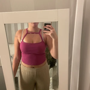 Linne - Ett superfint linne från zara som jag aldrig använt eftersom att jag tycker den är för tajt runt magen,