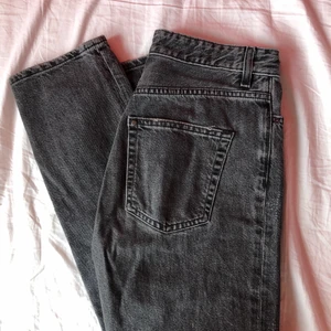 Svarta jeans - Svarta jeans i storlek 25, bra skick