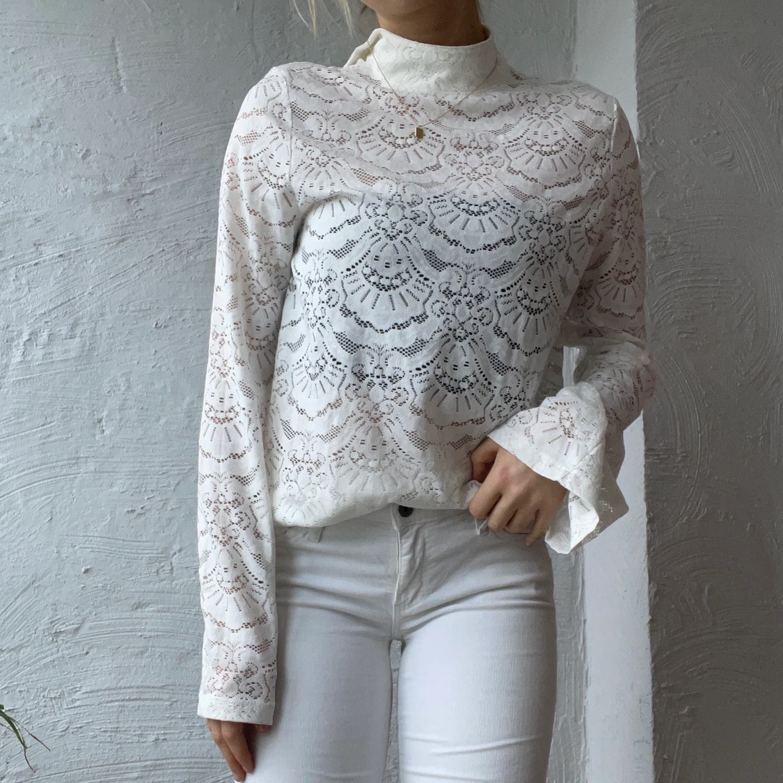 fin vit topp i spets