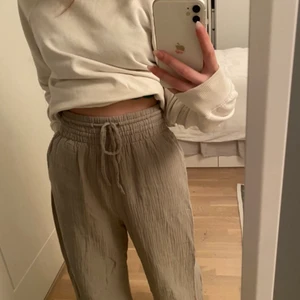 Linnebyxor  - Säljer dessa jättefina linnebyxor då dem inte kommer till användning. St 34! Köpta för 300kr, säljs för 150 kr inklusive frakt