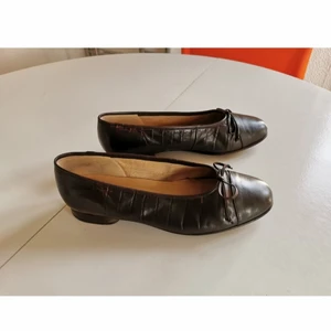 Gabor balerina skor, äkta läder, stl: 38 - Väldigt fin ballerina skor från gabor  I fint skick! De är gjörda av äkta läder Stl: 37