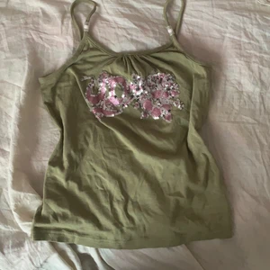 Y2k topp  - Säljer det här linnet i storlek 158/164, skulle sitta bra på en xs/s