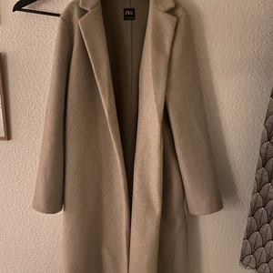 Beige/grå kappa - Användas fåtal gånger. Frakt 68kr