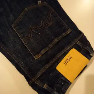 Snygga bekväma stretchiga jeans ifrån wezc använda men I fint skick 