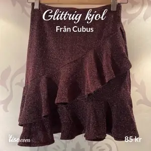 Fin kjol med volang från Cubus strl 158-164. Helt ny, aldrig använd. Nypris 149kr. Säljes pga att den som sagt aldrig blivit använd :)
