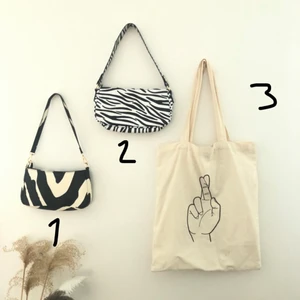 Väska  - Tre olika väskor. 50kr st.                                       frakten kan diskutera 