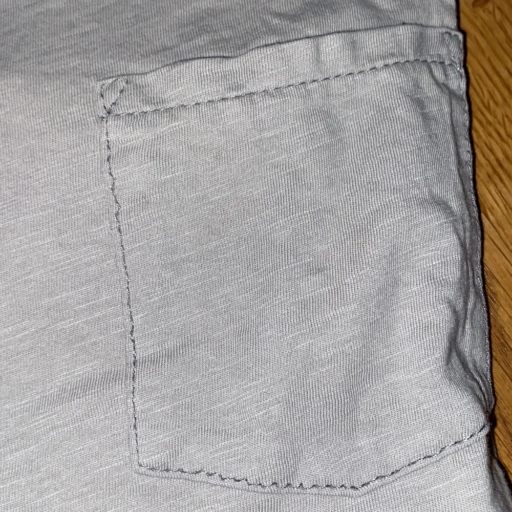 En tröja från H&M💗 Nypris 199kr säljer för 20kr🥺💗 ( T = tonåring )🥺. T-shirts.