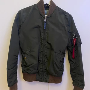 Alpha Industries jacka - Storlek S
