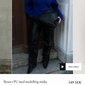 Pu byxa nakd - Säljer dessa byxor då de aldrig kommer till användning, jag har lagt ner dem där nere men det är lätt fixat att sy upp dem igen🌷 Går till anklarna på mig som är 173! köpare står för frakt 