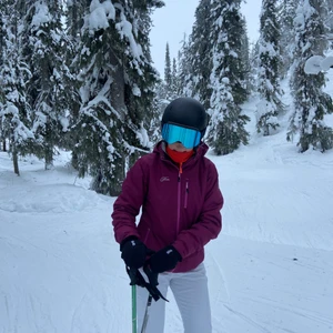 Skidjacka five seasons - Säljer min lila skidjacka ifrån five seasons i storlek 170-175 mycket fint skick, varm!! använd i ungefär en säsong, säljer den då jag vill köpa en ny! Nypris 699kr, perfekt nu till skidsäsongen Hör av dig om du har några frågor💕 Pris kan diskuteras