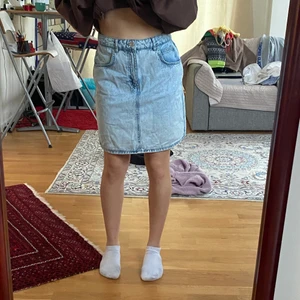 Jeanskjol  - Tyvärr för stor🥲 använd fåtal gånger💙