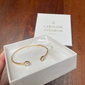 Superfint armband i guld från Caroline Svedbom💖 Säljer pga fick 2 likadana i julklapp💖 