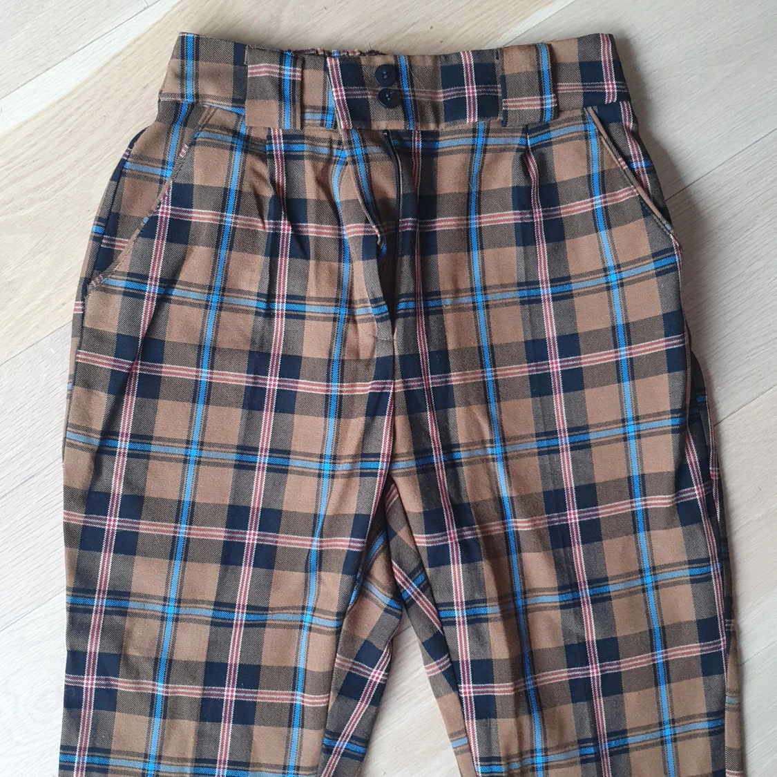 Snygga rutiga byxor  - 90