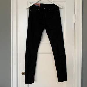 Svarta jeans i modell Climb Stay Black från Acne Studios Blå Konst. Storlek 26/32 ☺️