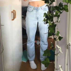 Jeans weekday - Superfina jeans från weekday i strl 28/32. Lite korta på mig (178) bra skick!!