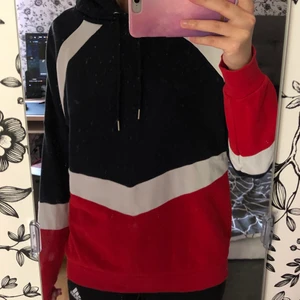 Hoodie - Tre färgad hoodie från H&M köpt några år sen 