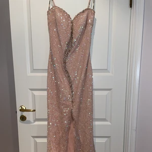 Klänning - Klänning storlek 34-36