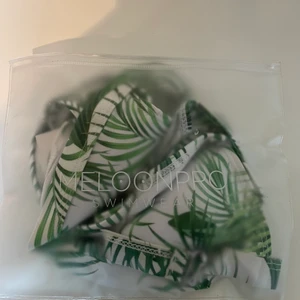 Bikini - Jättefin helt oanvänd bikini. Lappar är kvar. Storleken är S men skulle snarare säga att det är en XS. Skriv för funderingar eller fler bilder. Köpare står för frakt💕