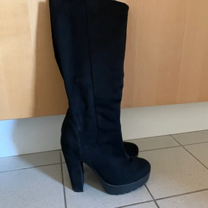 Svarta stövlar  - Fina svarta stövlar i bra skick