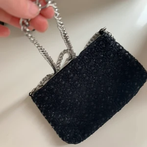 Jättefin väska med kedjeband⚡️💓! - Bra skick, nästan aldrig använd