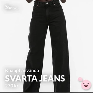 Svarta jeans  - Skitsnygga svarta jeans från Monki. Tyvärr har jag växt ur de men de är sååå fina. Storlek 27 och inte högmidjade utan ganska vanliga i höjd.