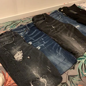 Dsquared2 - Finns bara en blå och två svarta kvar, de första är 30/32 och sista är 34