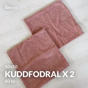 Kuddfodral x 2 50x50 - Två supermysiga rosa kuddfodral från ikea, mått 50x50. 35kr styck eller 60kr för båda🤩 kan ev tänka mig att gå ner i pris🥰