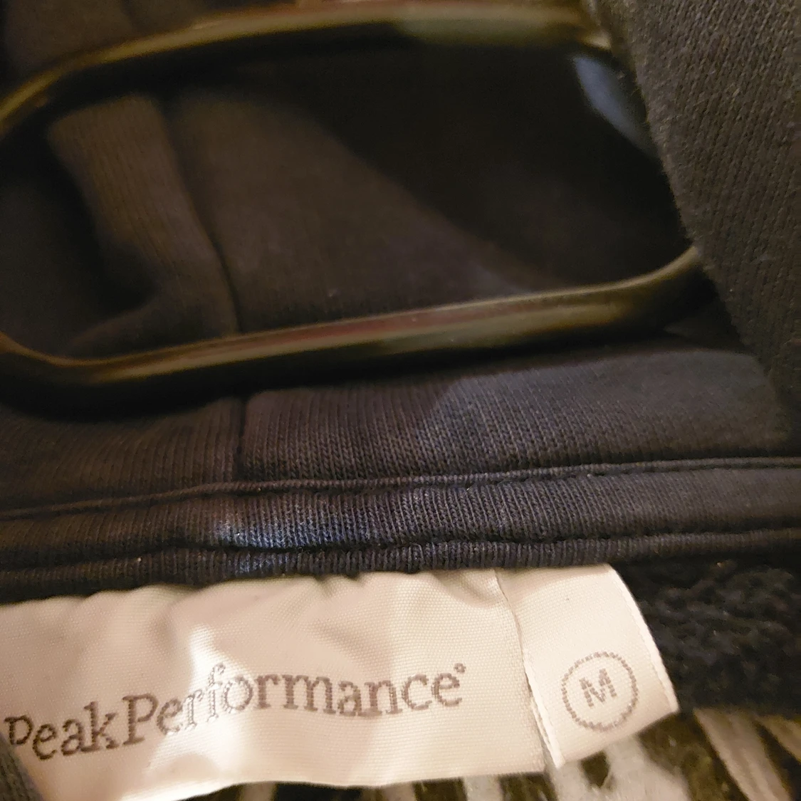 Peak perfomance huvtröja  - 91