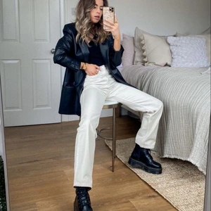 Weekday Rowe high straight jeans  - Säljer dessa! Ge eget bud😊 Fint skick! Lånade bilder 