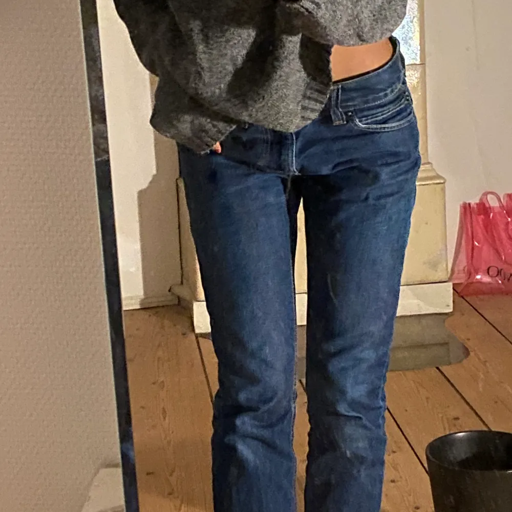 Säljer mina älskade levis i modell 511❤️ sitter low waist och är i perfekt längd på mig som är 167. Jeans & Byxor.
