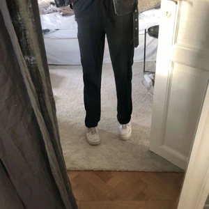 Linnebyxor - Skitsnygga linnebyxor från asos, HELT OANVÄNDA med lapp kvar. Super snygg fit på dem och i skönt linne material🥰 