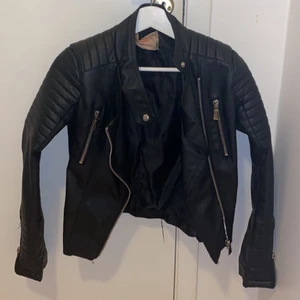 Chiquelle skinnjacka - Använd ett fler tal gånger men helt som ny, storlek 36/ S. Orginal pris 700kr