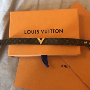 Intressekoll på lv armband  - Intresse koll på mitt äkta Louis Vuitton armband , köptes i april detta året. 💓 finns kvitto och äktehets bevis 🤟🏼