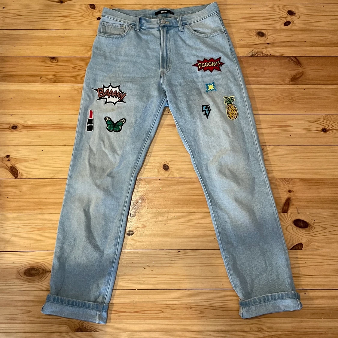 Jeans med patches
