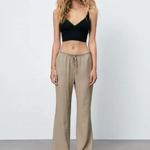 Beiga byxor - Superfina byxor ifrån zara. Säljer dom de aldrig kommer till användning. 💞 köparen står för frakten.