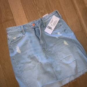 Jeansskjol H&M  - Oanvänd med prislapp kvar 